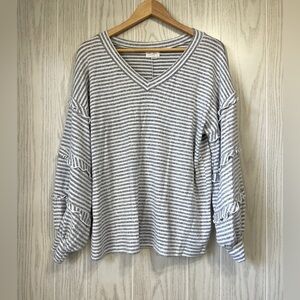 143 Story By Line Up Womens White Gray Striped V Neck Pullover Blouse Top Small